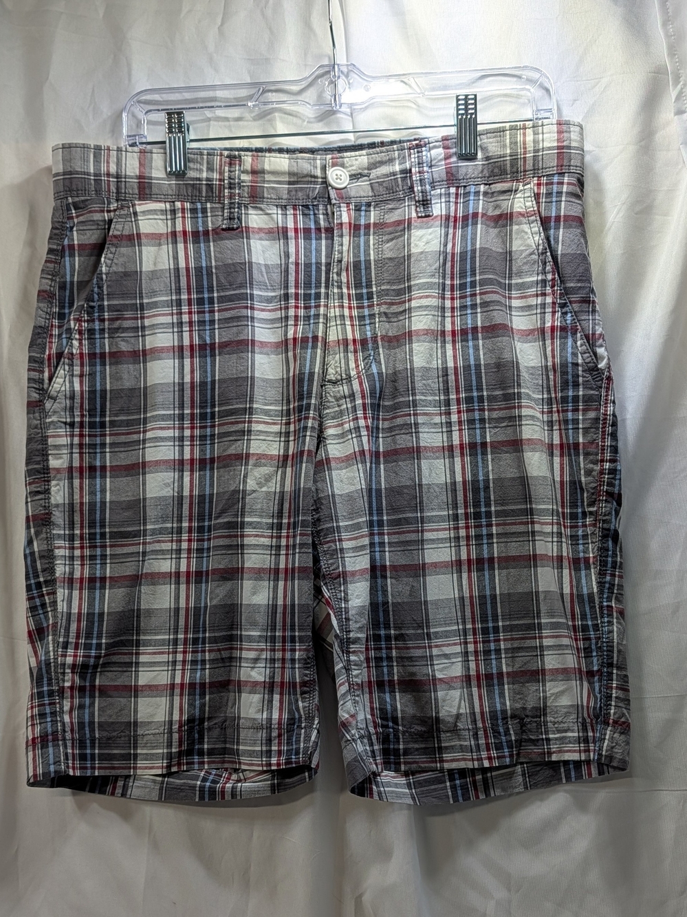 Sonoma Life + Style Men's Gray w/Red and Blue Plaid Cotton Shorts 32 Waist